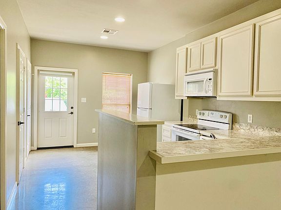 4th image of 428 General Mouton Ave #100