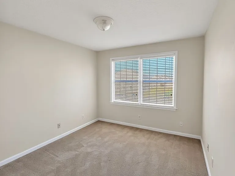 403 Valdez Ct — Photo 11
