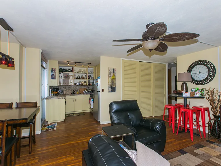 1511 Nuuanu Ave #639 — Photo 11