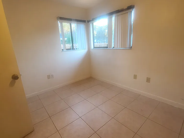 2842 SW 38th Pl — Photo 12