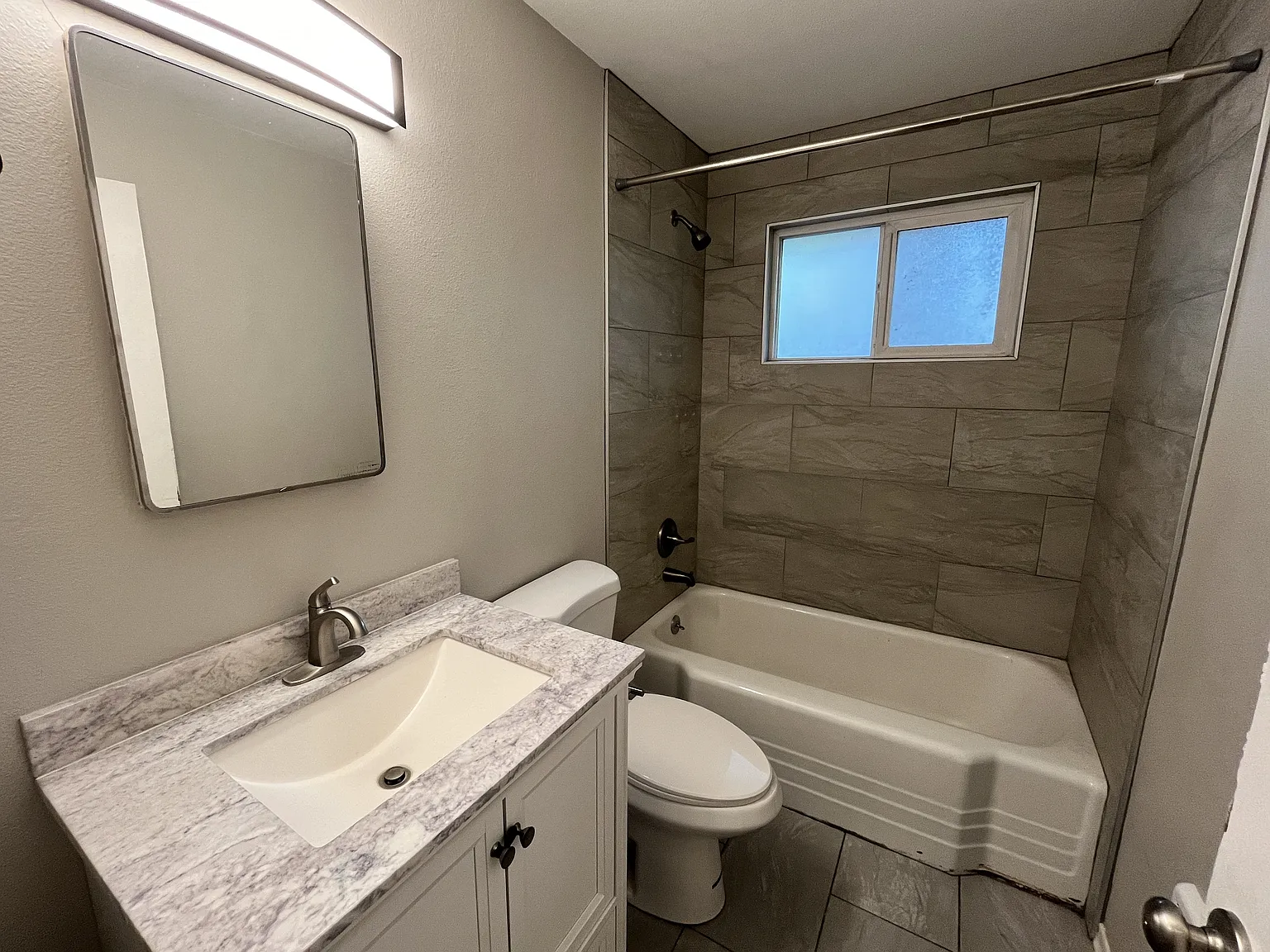 2 bed, 850 sqft, $1,730 — Photo 3