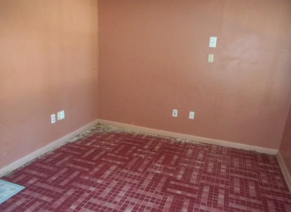 5th image of 128 Carey Pl