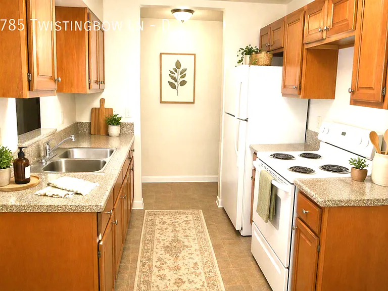 2785 Twistingbow Ln #D — Photo 3