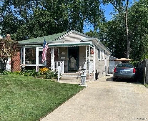 1066 Dover Rd photo 1