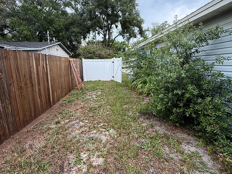 1314 W Rambla St — Photo 18