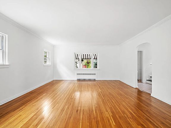 4th image of 440 Beach 141 St