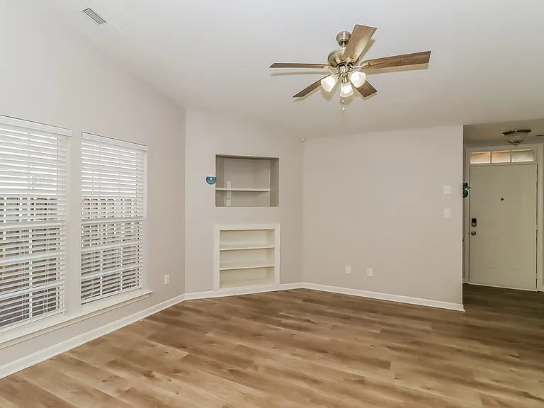 3002 Salmon River Dr — Photo 5