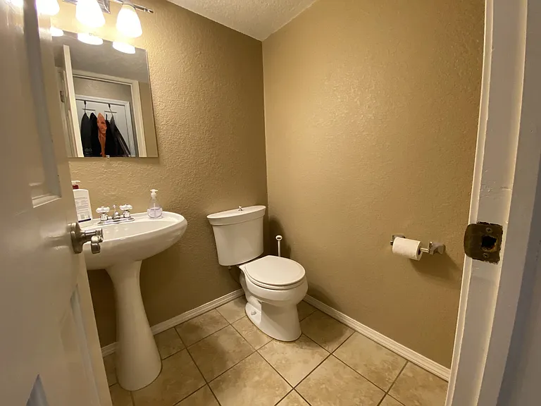 1332 Eastgate Dr — Photo 5