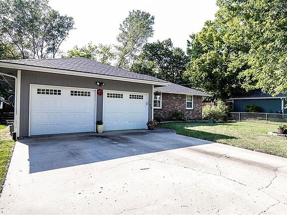 2nd image of 106 N Village Ter