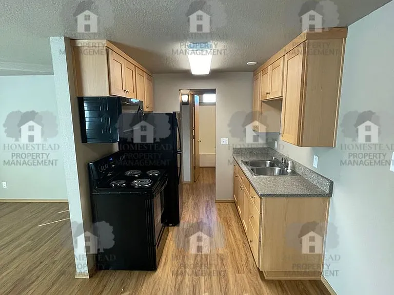 475 Jackson St W — Photo 3
