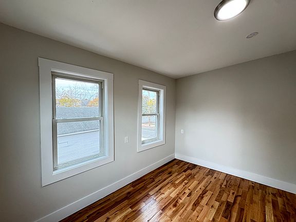 3rd image of 360 Campbell Ave #4