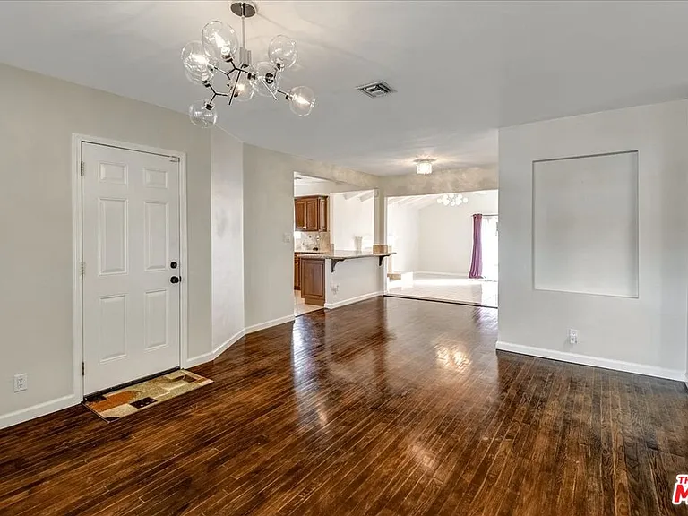 6200 Jamieson Ave — Photo 6