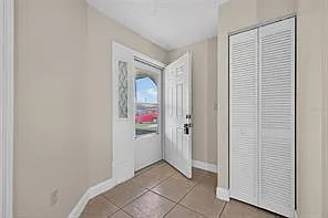 660 Royalty Ct — Photo 4