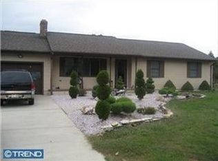 423 E Millstream Rd, Cream Ridge, NJ 08514