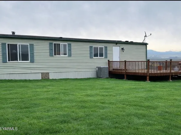 401 Schut Rd Trailer 99, Moxee, WA 98936