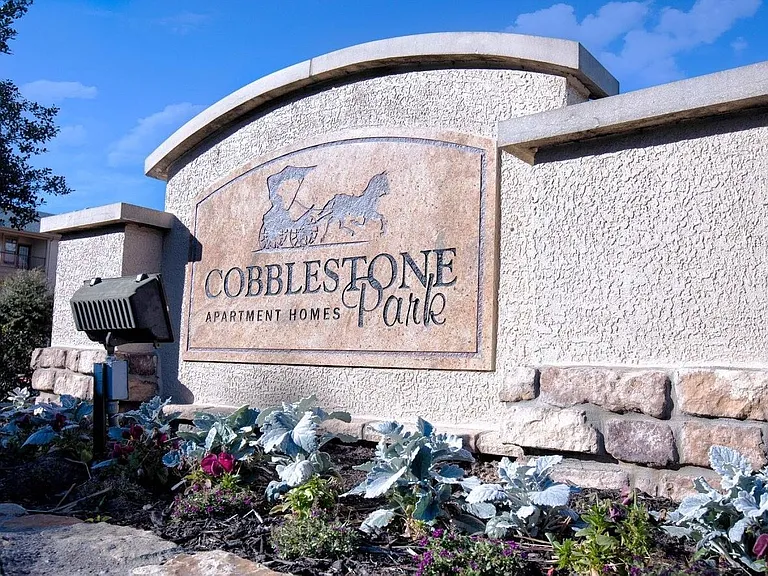 COBBLESTONE PARK — Photo 20