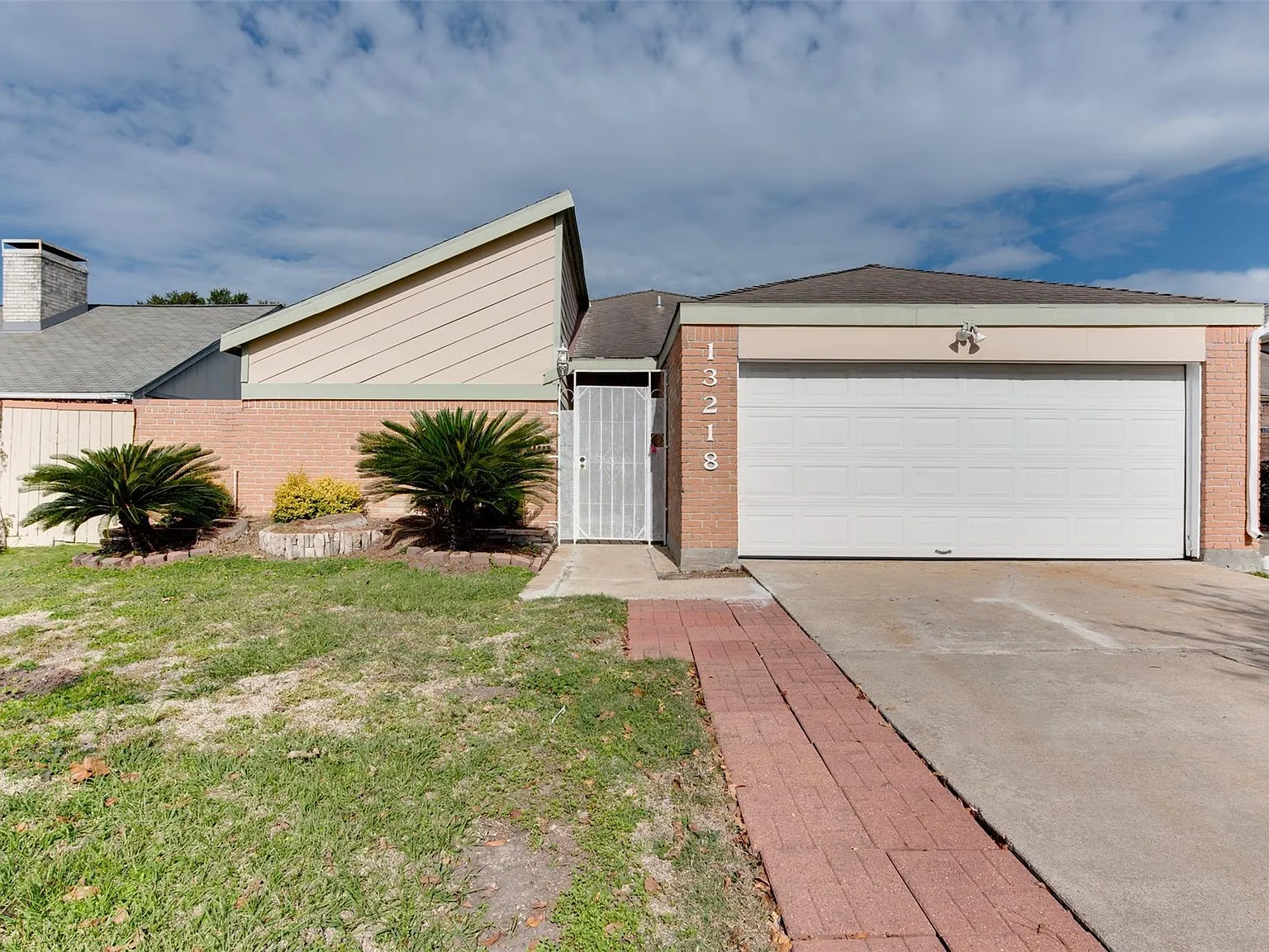 3 bed, 2.0 bath, 1568 sqft, $1,850 — Photo 2
