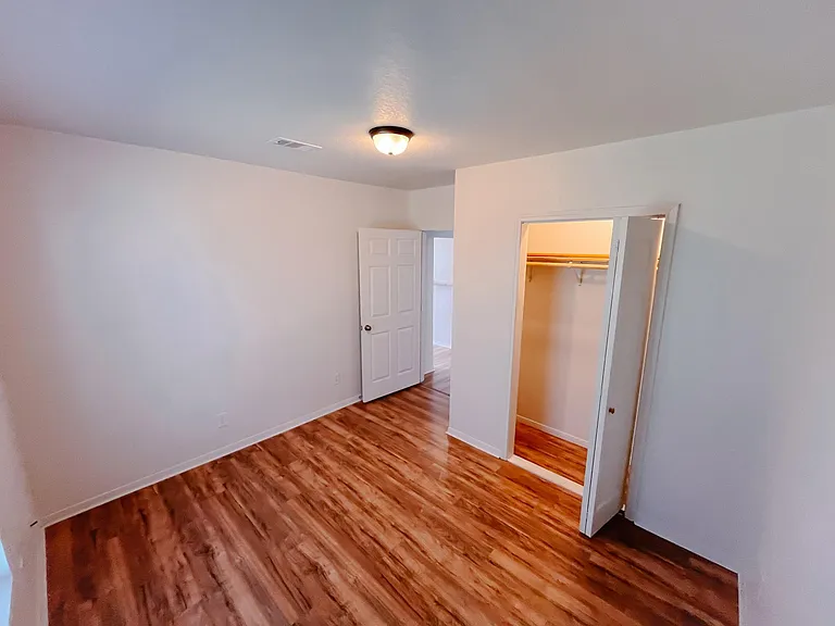 512 Humble Dr — Photo 1