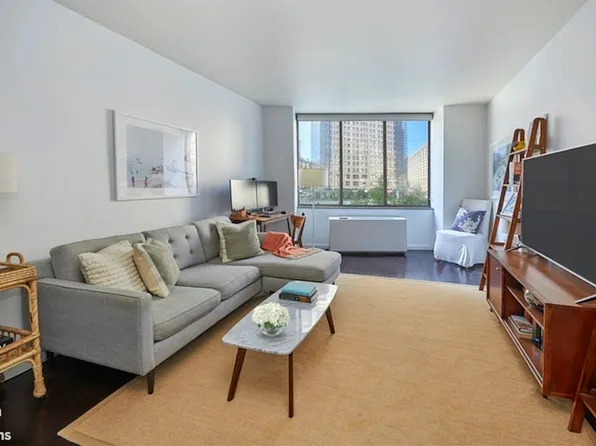 5 East 22nd Street image 1 of 10
