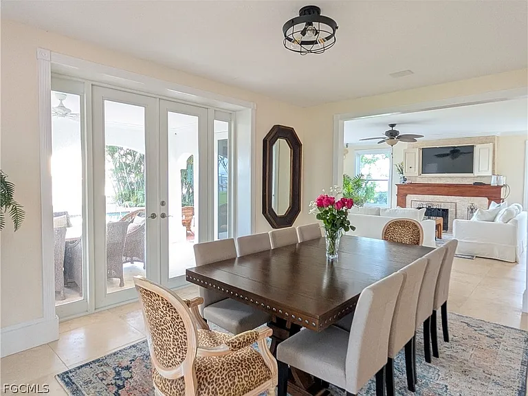 2878 Valencia Way — Photo 11