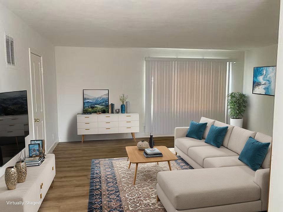 1st image of 1935 Cloverfield Blvd #10