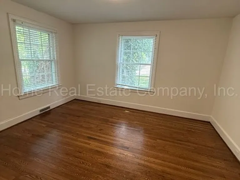 1947 Robinhood Rd — Photo 11