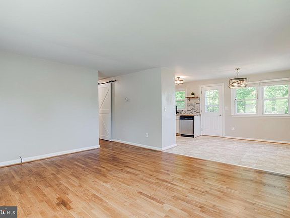 3rd image of 18318 Fox Mountain Ln