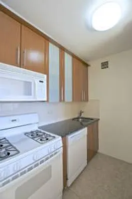 Rented by Plaza Real Estate Group | media 81