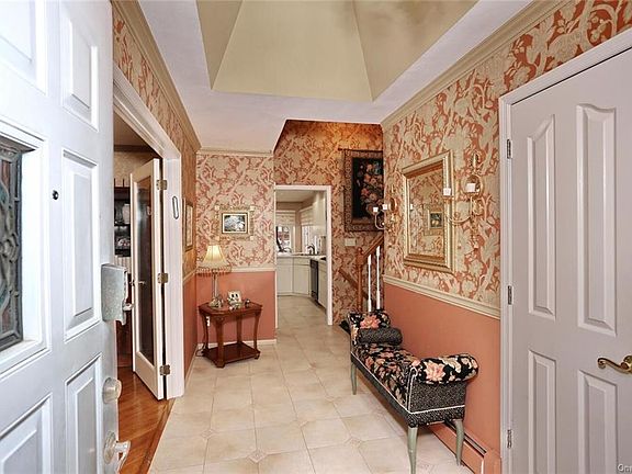 4th image of 13 Briarcliff Dr