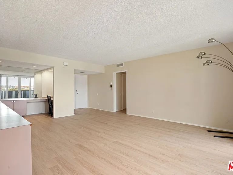 1025 N Kings Rd #313 — Photo 8