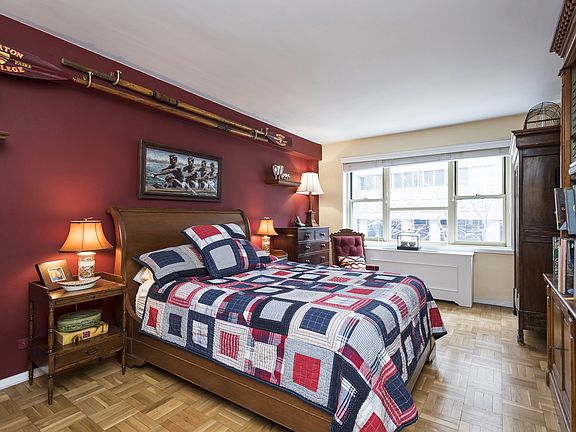 4th image of 415 E 52nd St APT 1CC