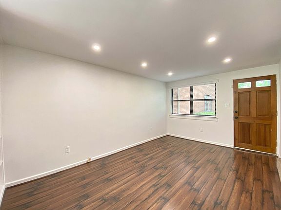 4th image of 16 Faris Cir #16