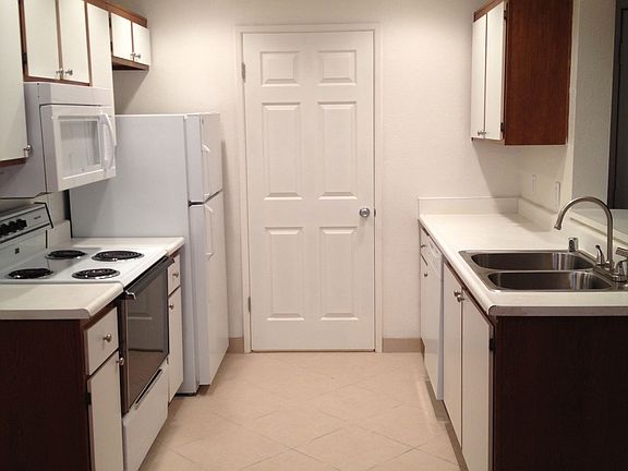 3rd image of 240 Mission Catalina Ln APT 201
