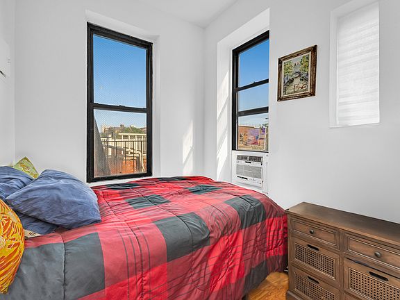 4th image of 543 1/2 E 6th St APT 4