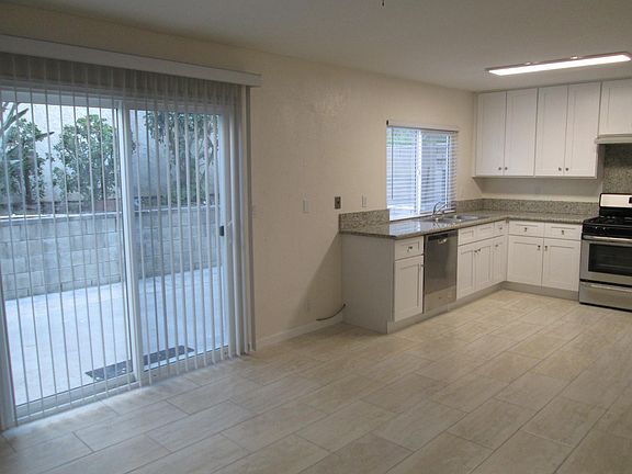 3rd image of 1015 La Presa Ave