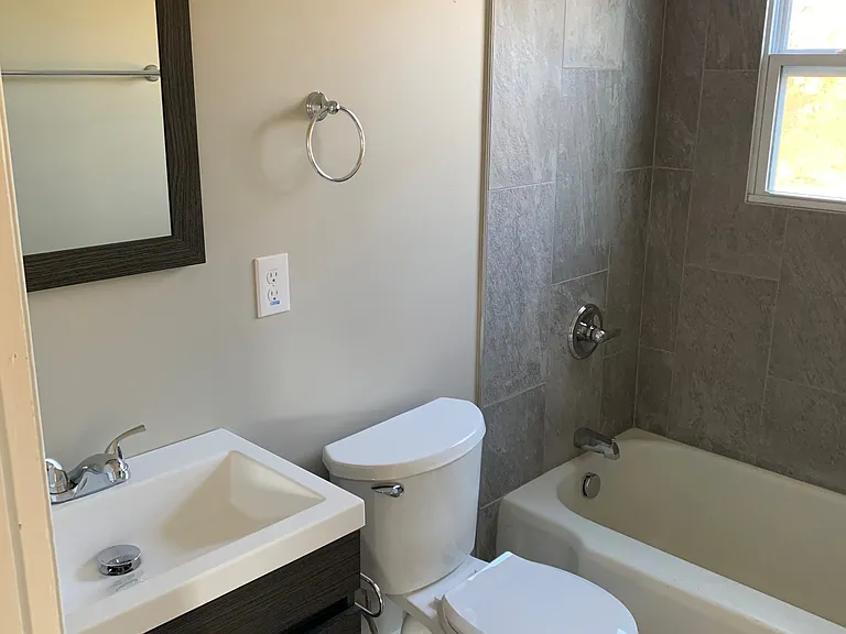 636 N Moore Rd — Photo 6