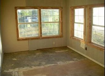 4th image of 600 E Ave E