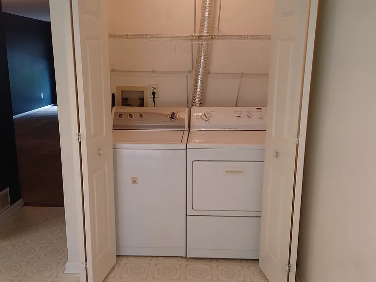 190 Victoria Ct — Photo 12