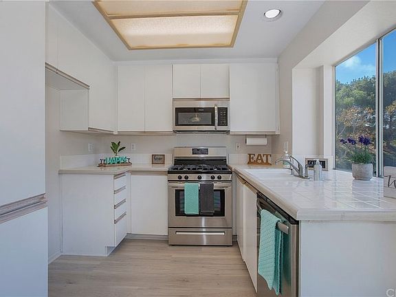 2nd image of 100 Sandpiper Ln