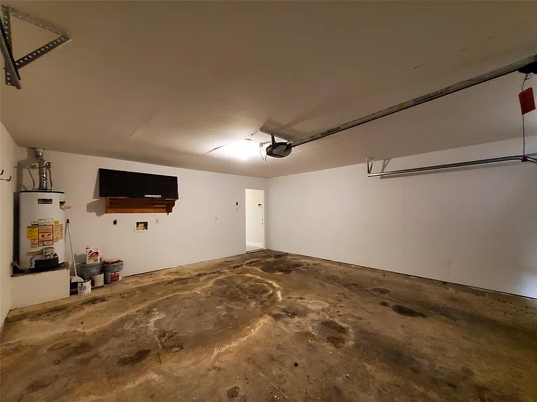 1413 Bridle Path — Photo 23