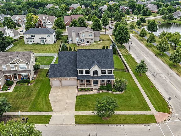3rd image of 25212 W Balmoral Dr