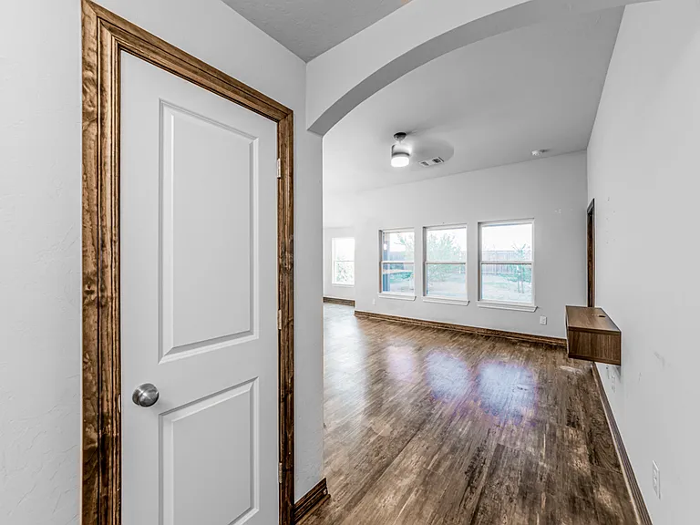 1213 S Landry Ln — Photo 14
