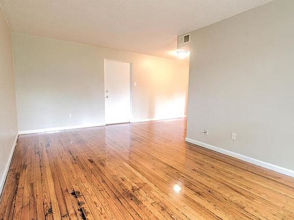 2nd image of 3510 Russell Blvd APT 4