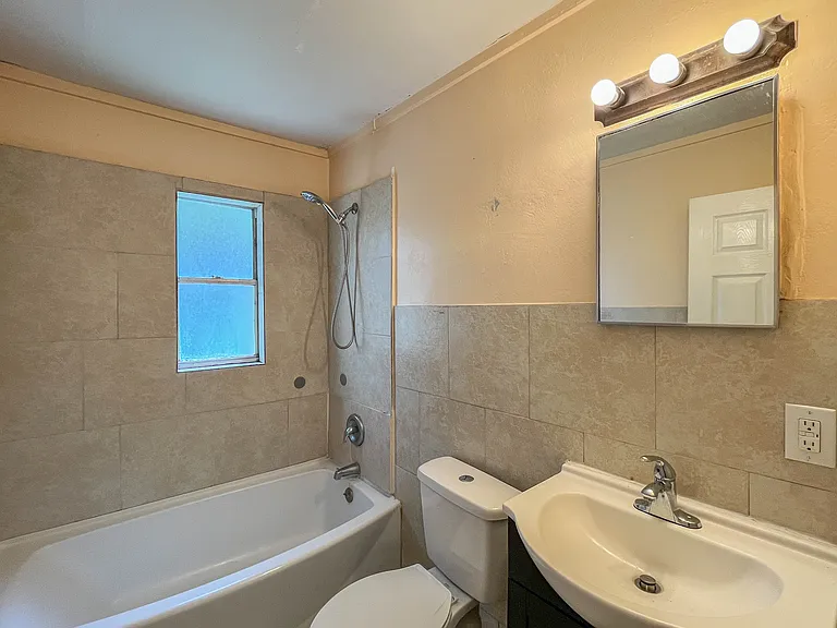 523 Wager Ave — Photo 11
