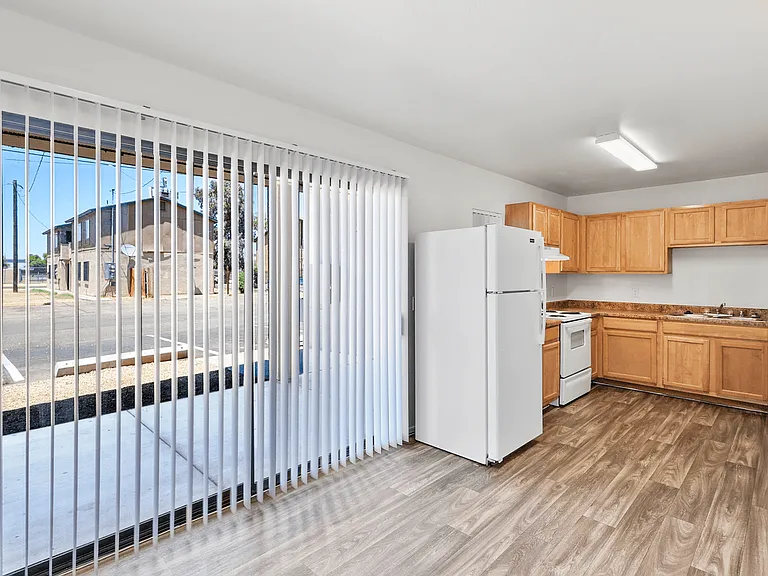 Bella Vista Apartments — Photo 11
