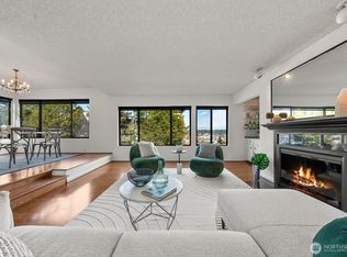 3640 26th Pl W APT 201B, Seattle, WA 98199