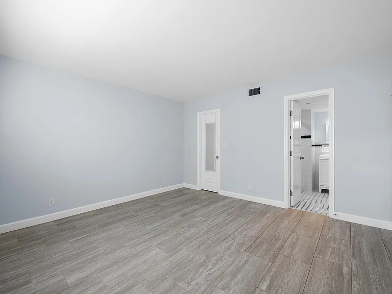 9 NE 19th Ct #C110 — Photo 11