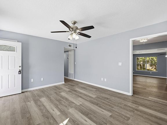 4th image of 410 Oakland Cir NW