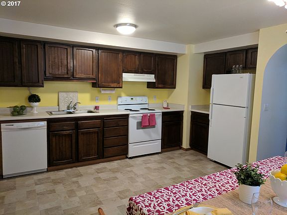 3rd image of 12702 NE 37th St