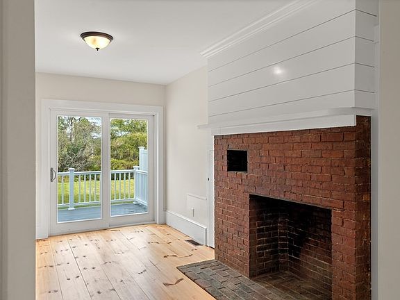 4th image of 528 Main St #528